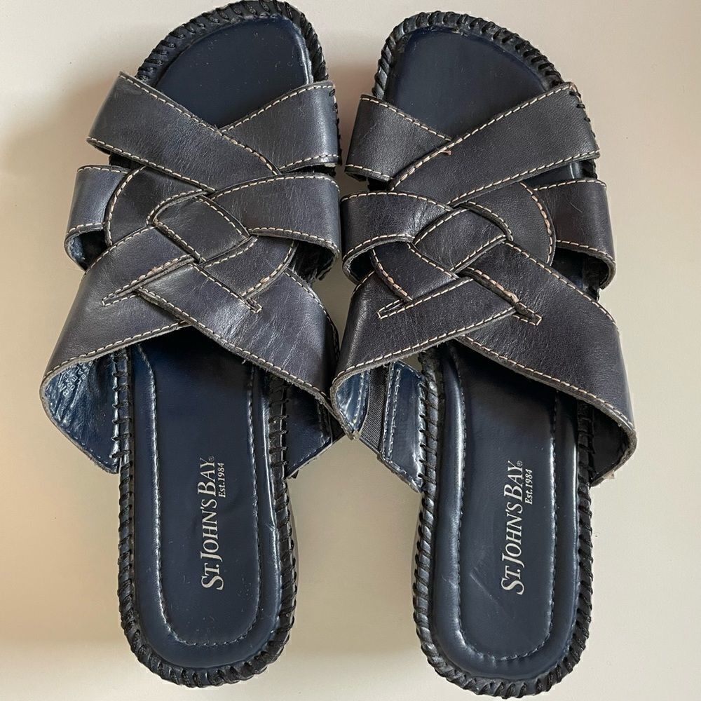 St. John’s Bay Leather Sandals Size 8M EUC